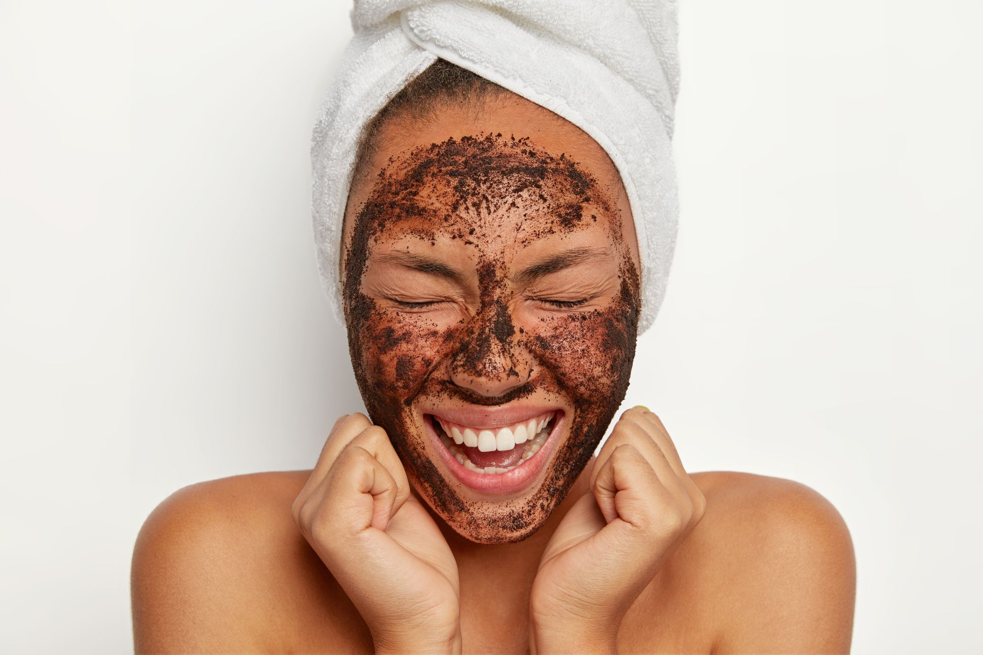 woman with sugar scrub on her face